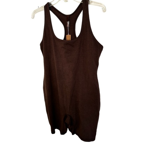 SKIMS OUTDOOR BASICS
MID THIGH BODYSUIT COCOA 3X - Picture 3 of 9
